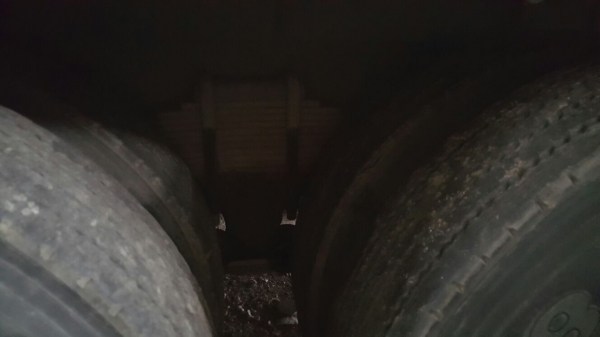 รถอีซูซุ 10 ล้อ หลังถนน FVM 175 แรงม้า.  ปี 38   สนใจติดต่อ  081 - 6079515