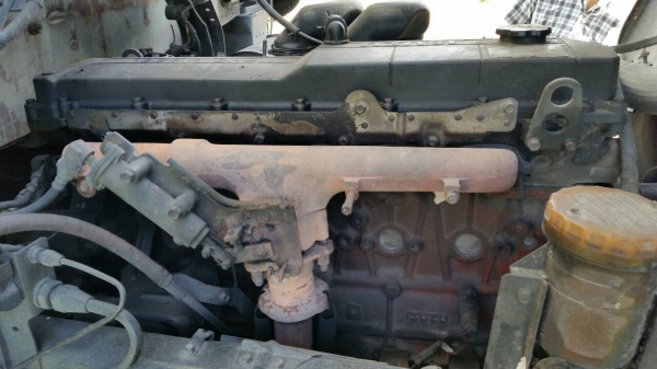 รถอีซูซุ 10 ล้อ หลังถนน FVM  195 แรงม้า. ปี 43.   สนใจติดต่อ  081 - 6079515