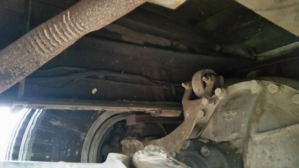 รถอีซูซุ 10 ล้อ หลังถนน FVM  195 แรงม้า. ปี 43.   สนใจติดต่อ  081 - 6079515