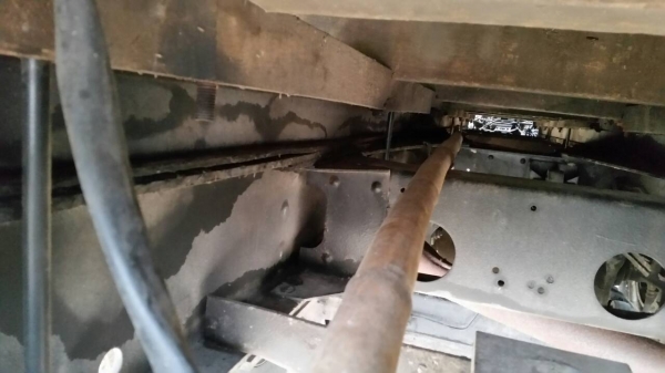 รถอีซูซุ 10 ล้อ หลังถนน FVM  195 แรงม้า. ปี 43.   สนใจติดต่อ  081 - 6079515