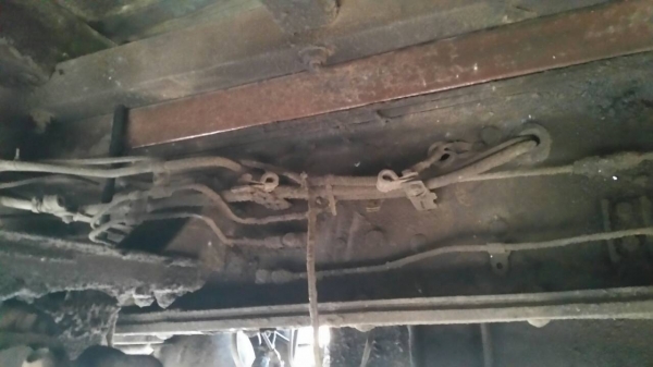 รถอีซูซุ 10 ล้อ หลังถนน FVM  195 แรงม้า. ปี 43.   สนใจติดต่อ  081 - 6079515