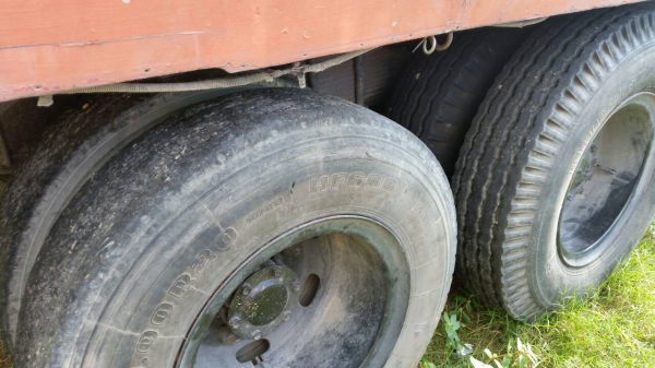 รถอีซูซุ 10 ล้อ หลังถนน FVM  195 แรงม้า. ปี 43.   สนใจติดต่อ  081 - 6079515