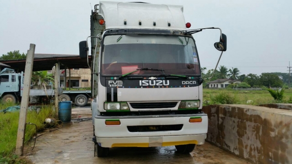 รถอีซูซุ 10 ล้อ หลังถนน FVM  195 แรงม้า. ปี 43.   สนใจติดต่อ  081 - 6079515