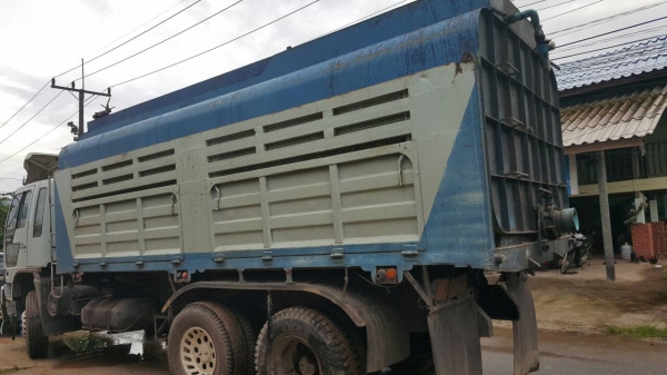 รถฮีโน่ 10 ล้อดั้ม FM2K 240 แรงม้า. ปี 42.   สนใจติดต่อ  081 - 6079515