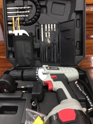 สว่านและไขควงไร้สาย. Swiss Military Professional ของใหม่ในกล่อง. 14.4v สว่านและไขควงไร้สาย. Swiss Military Professional ของใหม่ในกล่อง. 14.4v