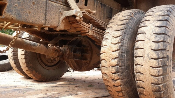 ขายด่วนหกล้อหน้ายาวดั้มเครื่องEH700 เฟืองท้ายใหญ่ดั้มยิงหน้าโทร0856842587