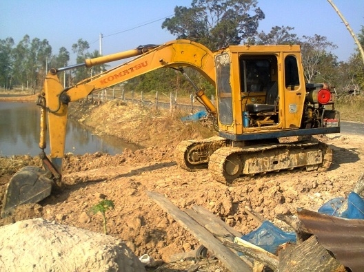 รถแบคโฮ โคมัชสุ pc 60 รุ่น 3