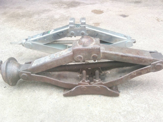 แม่แรงรถยนต์แข็งแรงสภาพดี