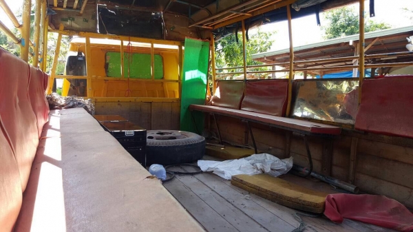 ขาย 6 ล้อ มีหลังคาโดยสาร ISUZU NKR ปี 40 เครื่อง 4HF1 ฝาขาว 120 แรงม้า คัสซีสวยตลอดเส้น ทะเบียนครบพร้อมโอน ราคาคุยกันได้ครับ