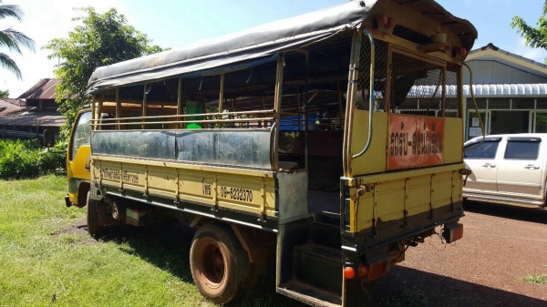 ขาย 6 ล้อ มีหลังคาโดยสาร ISUZU NKR ปี 40 เครื่อง 4HF1 ฝาขาว 120 แรงม้า คัสซีสวยตลอดเส้น ทะเบียนครบพร้อมโอน ราคาคุยกันได้ครับ