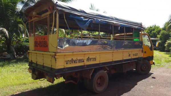 ขาย 6 ล้อ มีหลังคาโดยสาร ISUZU NKR ปี 40 เครื่อง 4HF1 ฝาขาว 120 แรงม้า คัสซีสวยตลอดเส้น ทะเบียนครบพร้อมโอน ราคาคุยกันได้ครับ