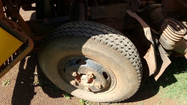 ขาย 6 ล้อ มีหลังคาโดยสาร ISUZU NKR ปี 40 เครื่อง 4HF1 ฝาขาว 120 แรงม้า คัสซีสวยตลอดเส้น ทะเบียนครบพร้อมโอน ราคาคุยกันได้ครับ