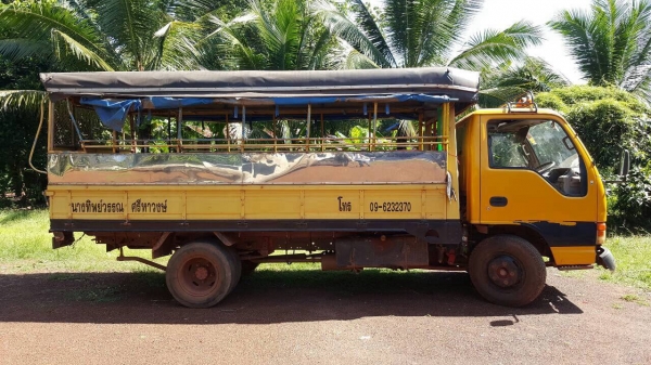 ขาย 6 ล้อ มีหลังคาโดยสาร ISUZU NKR ปี 40 เครื่อง 4HF1 ฝาขาว 120 แรงม้า คัสซีสวยตลอดเส้น ทะเบียนครบพร้อมโอน ราคาคุยกันได้ครับ