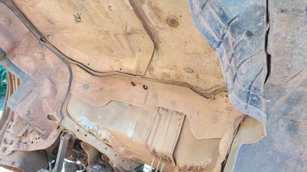 ขาย 6 ล้อ มีหลังคาโดยสาร ISUZU NKR ปี 40 เครื่อง 4HF1 ฝาขาว 120 แรงม้า คัสซีสวยตลอดเส้น ทะเบียนครบพร้อมโอน ราคาคุยกันได้ครับ