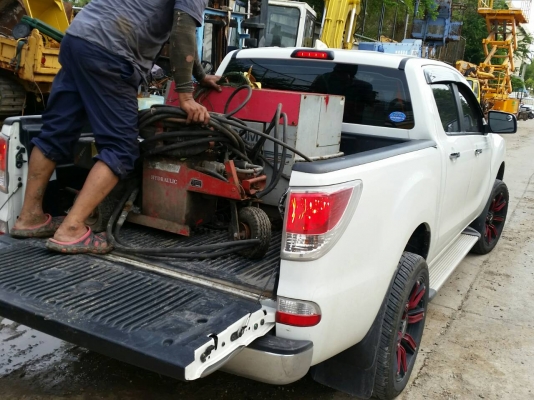 tractor-backhoe ได้จัดส่งตู้เชื่อมพร้อมเครื่องปั่นไฟ เครื่องตัดคอนกรีตหัวเข็ม, เครื่องปั่นไฮดอริก เรียบร้อยแล้วครับ