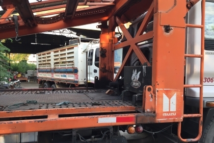 ขาย ที่บรรทุกรถยาว7.2เมตรพร้อมระบบไฮโดรลิก บรรทุกได้ 3-4คันไว้ใส่กับรถ6ล้อยาว7.2เมตร พร้อมใช้งานกำลังถอดลงระบบไฮโดร