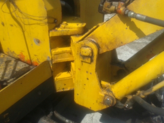 แม็คโคยี่ห้อ ISHIKO รุ่น IS-010  MODEL IS-010-SERIAL101212 เครื่อง 3 สูบ