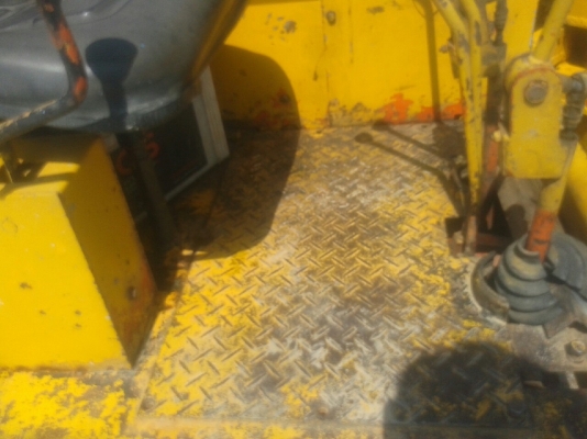 แม็คโคยี่ห้อ ISHIKO รุ่น IS-010  MODEL IS-010-SERIAL101212 เครื่อง 3 สูบ