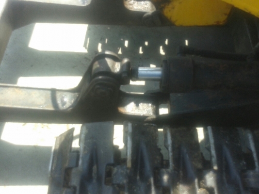 แม็คโคยี่ห้อ ISHIKO รุ่น IS-010  MODEL IS-010-SERIAL101212 เครื่อง 3 สูบ