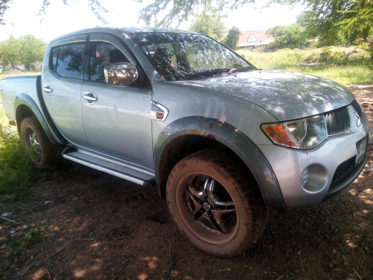 ไททัน4ประตูโฟ