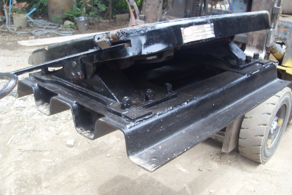 * ขายจานหน้าวัวพร้อมแท่น 11,000.- บาท