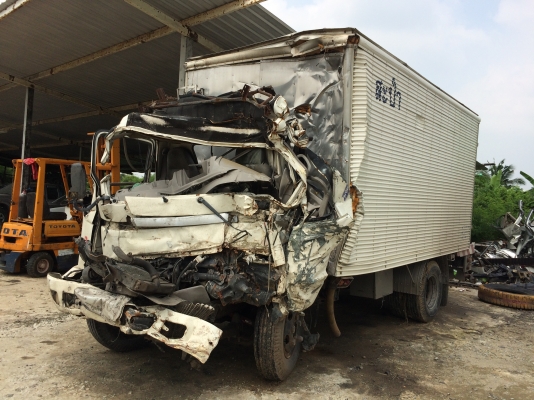 ขายด่วนๆ รถบรรทุกหกล้อเล็ก HINO ปี2007 135 แรงม้า พร้อมเล่มทะเบียน