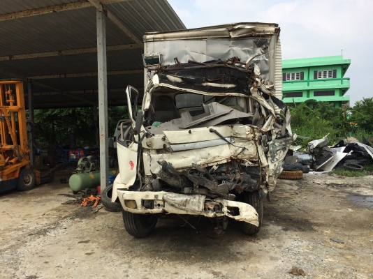 ขายด่วนๆ รถบรรทุกหกล้อเล็ก HINO ปี2007 135 แรงม้า พร้อมเล่มทะเบียน