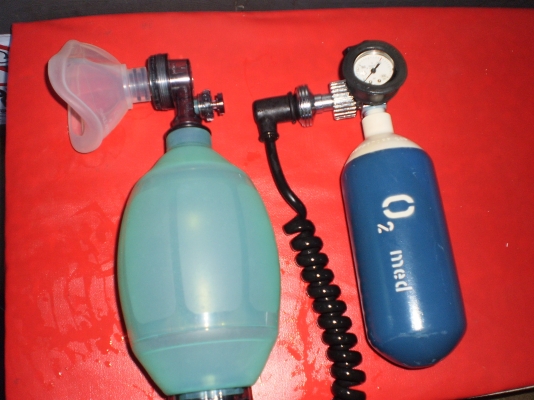 ขายรถพยาบาลกู้ชีพ ตู้โตโยต้า Hiace หลังคาเตี้ย ราคา ต่อรองได้ครับ ขายรถพยาบาลกู้ชีพ ตู้โตโยต้า Hiace หลังคาเตี้ย ราคา ต่อรองได้ครับ