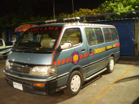 ขายรถพยาบาลกู้ชีพ ตู้โตโยต้า Hiace หลังคาเตี้ย ราคา ต่อรองได้ครับ ขายรถพยาบาลกู้ชีพ ตู้โตโยต้า Hiace หลังคาเตี้ย ราคา ต่อรองได้ครับ