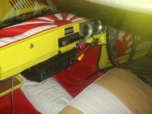 ขายดัทสันช้างเหยียบ 620 ติดเครื่องเสียง กระจังหน้าแว่น ล้อแม็ก สวยๆคับ ขายดัทสันช้างเหยียบ 620 ติดเครื่องเสียง กระจังหน้าแว่น ล้อแม็ก สวยๆคับ