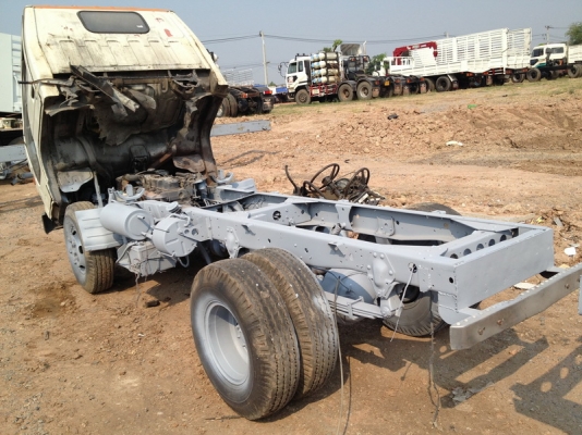 ขายถูกตามสภาพ isuzu nkr รถห้างยิงทรายคัชซีใว้แล้วเครื่อง 4be 110 แรงม้า