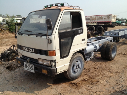 ขายถูกตามสภาพ isuzu nkr รถห้างยิงทรายคัชซีใว้แล้วเครื่อง 4be 110 แรงม้า