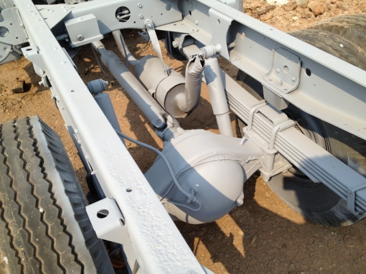 ขายถูกตามสภาพ isuzu nkr รถห้างยิงทรายคัชซีใว้แล้วเครื่อง 4be 110 แรงม้า