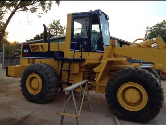 ขายรถตักล้อยาง KOMATSU WA-400-1 สภาพสวย ขายรถตักล้อยาง KOMATSU WA-400-1 สภาพสวย