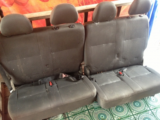 ขายเบาะผ้ารถตู้คอมมิวเตอร์ตัวใหม่ 4แถวราคา5500ด่วน ชุดเดียว