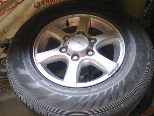 ขายล้อ ISUZU ขอบ15 พร้อมยาง
