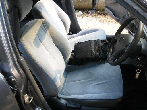 ขาย ฮอนด้า  ซีวิค ปี92 สีเทา เครื่องเปลี่ยนมาใหม่ เครื่องเสียง ยางดี รถบ้านราคาถูก 135,000 บาท สนใจติอต่อคุณ ออย