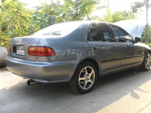 ขาย ฮอนด้า  ซีวิค ปี92 สีเทา เครื่องเปลี่ยนมาใหม่ เครื่องเสียง ยางดี รถบ้านราคาถูก 135,000 บาท สนใจติอต่อคุณ ออย