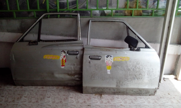 ขายประตูdatsun 620 ช้างเหยียบ