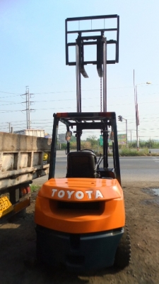 ขายรถยก TOYOTA รุ่น7  3ตัน สภาพดีพร้อมใช้งาน ด่วน!!