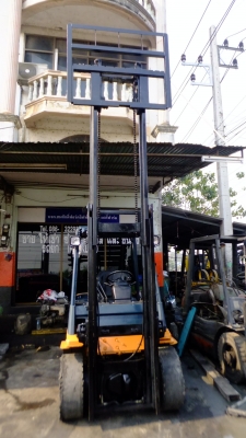 ขายรถยก TOYOTA รุ่น7  3ตัน สภาพดีพร้อมใช้งาน ด่วน!!