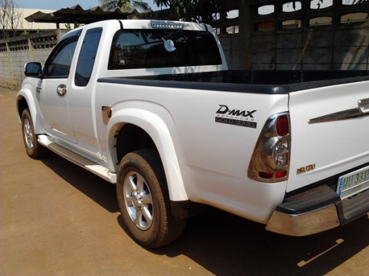 ISUZU D-MAX HI LANDER SPACE CAB 3.0 Ddi i-TEQ MT ปี 2009 รถบ้านเดิมๆบางดี ภายในสวยครบพร้อม  CD ABS AIRBAG คู่ พ.เพาเวอร์ ก.ไฟฟ้า ซ.ล็อก กระจกมองข้างปรับไฟฟ้า ไฟเลี้ยวที่กระจกมองข้าง บันไดข้าง ล้อแม็ก อุปกรณ์ตกแต่งครบพร้อม ช่วงล่างยางสภาพดี 80\% ทะเบียนภาษี
