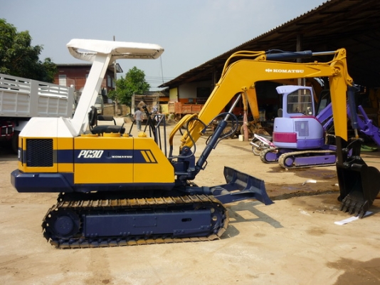 ขายรถแบ็คโฮเล็ก PC 30-3 เก่านอกแท้