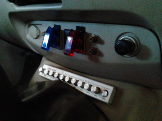 TOYOTA HILUX VIGO D4D EXTRACAB  2.5 MT ปี 2006 สวยจัดทั้งคัน ขายพร้อมชุดแต่ง เครื่องเสียงชุดใหญ่ สเกิร์ตหน้าหลังรอบคัน รถบ้านเดิมๆไม่เคยมีอุบัติเหตุ เครื่องแห้งแรงดีมาก ภายในเก๋งสวยครบ พ.เพาเวอร์ ก.ไฟฟ้า ซ.ล็อก ช่วงล่างแน่น อุปกรณ์ตกแต่งรอบคันอีกเพียบ