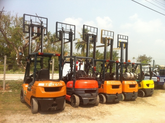 ขาย ฟอล์คลิฟท์ TOYOTA  LPG  มือ 2 นำเข้าจากญี่ปุ่น มีให้เลือกหลายคัน