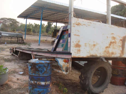 ขายหางปลาบรรทุกรถเกี่ยวข้าว