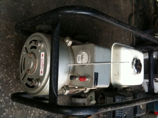 เครื่องปั่นไฟเชื่อมได้ครับ 2.6 มิล ไฟ 220 V. มือสองสภาพดี ชมคลิปการทำงาน ด้านใน