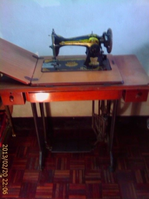 ขายจักรเย็บผ้าโบราณยี่ห้อ Butterfly