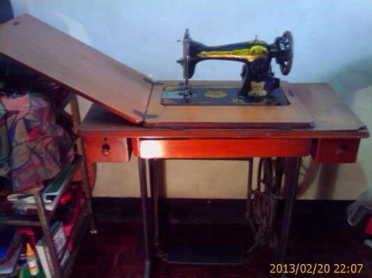 ขายจักรเย็บผ้าโบราณยี่ห้อ Butterfly