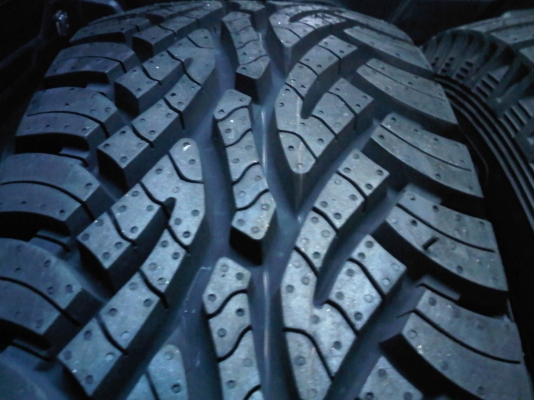 ยางใหม่ ขนาด 225-70R15 ดอกยางแบบ AT ยางปลายปี 12 เส้นละ 3375 บาท ยางใหม่ ขนาด 225-70R15 ดอกยางแบบ AT ยางปลายปี 12 เส้นละ 3375 บาท